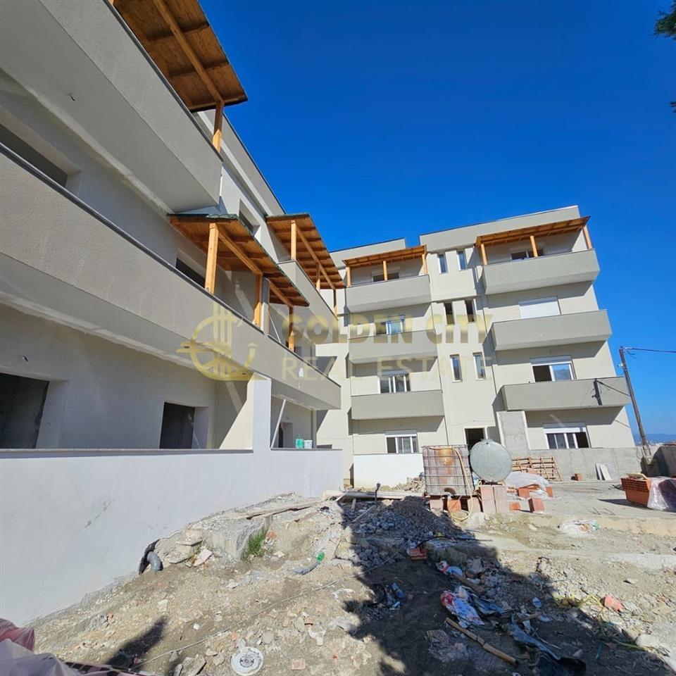 Shitet apartament 2+1