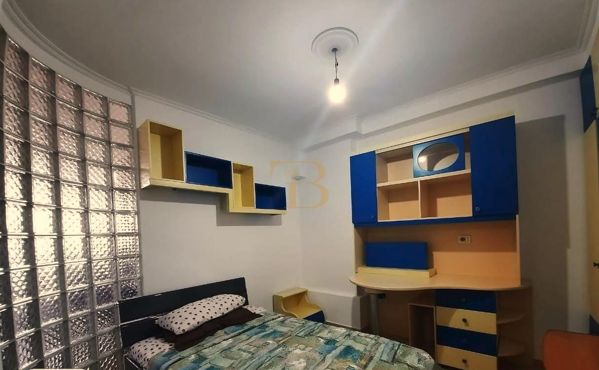 Apartament 3+1+2 me qera, Rruga e Kavajës