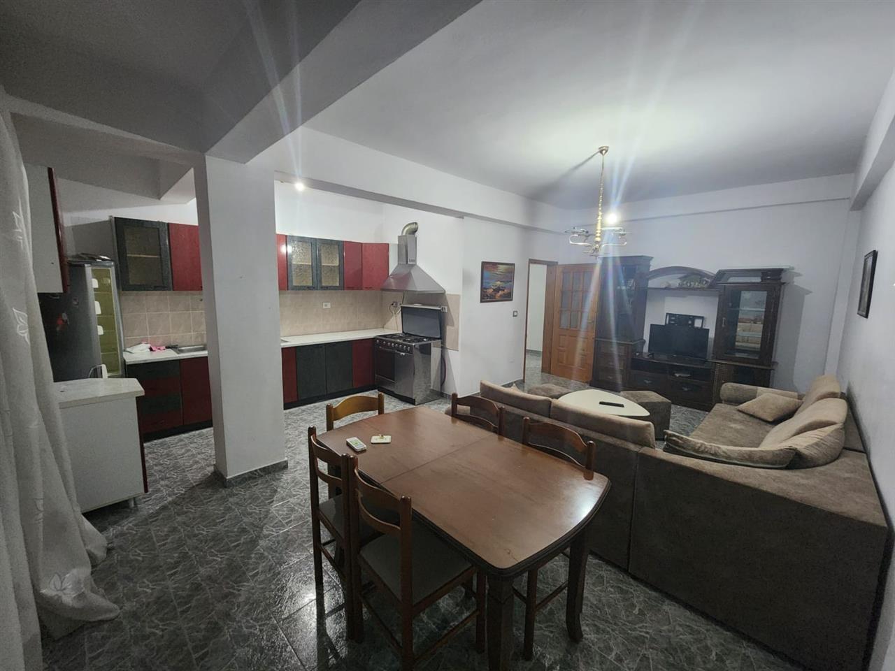 JEPET ME QIRA APARTAMENT 2+1 PRAN STADIUMIT!