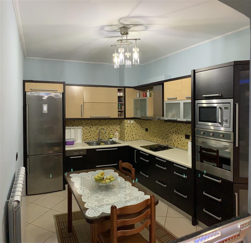 SHITET APARTAMENT (174m2), 3+1+2+2