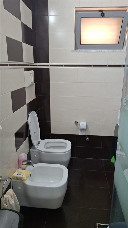 Shitet Vile ne Qerret