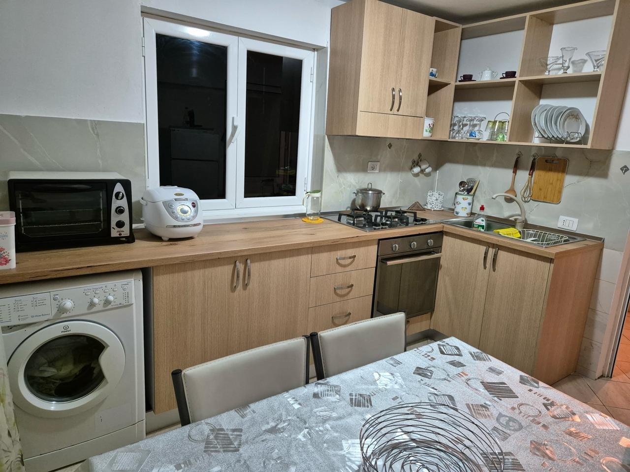 Apartament me qira disa hapa larg Qendrës Vlorës