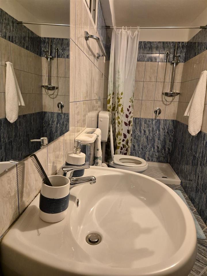 Apartament me qira disa hapa larg Qendrës Vlorës