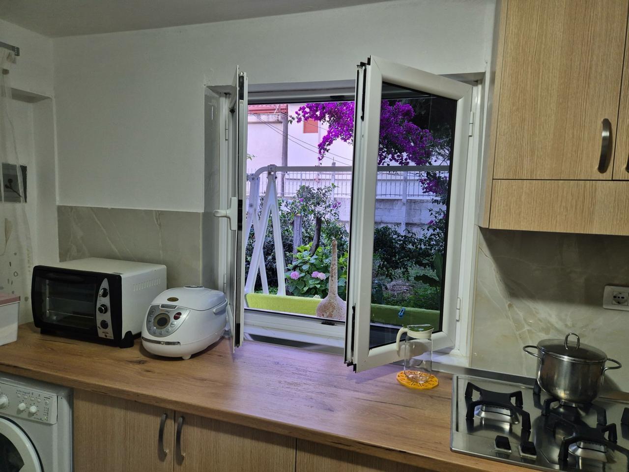 Apartament me qira disa hapa larg Qendrës Vlorës