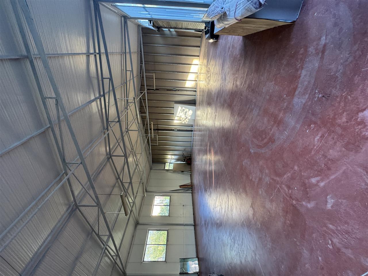 Magazine me qera – 200 m2 – Afer qendres se qytetit