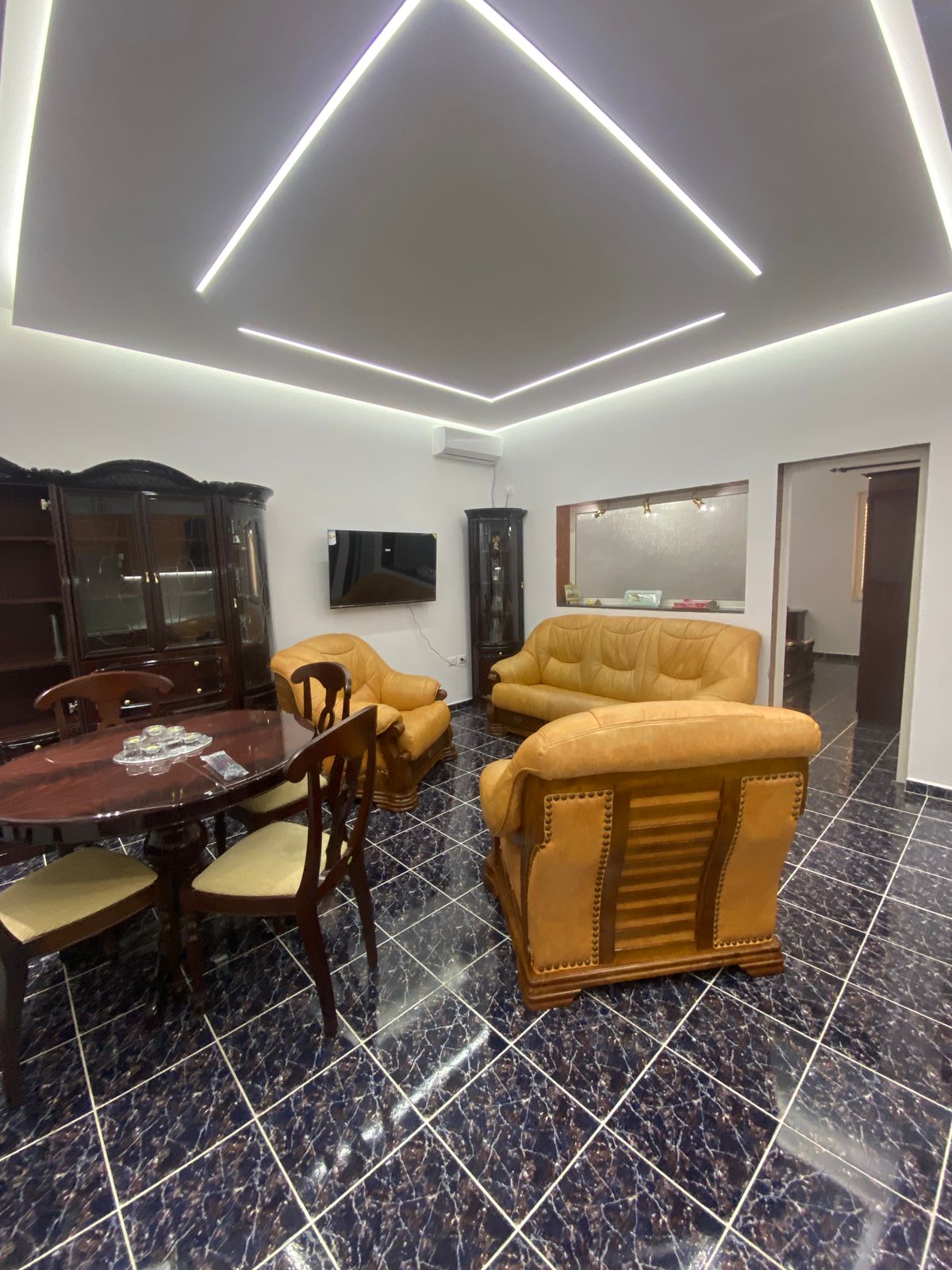 Ofrohet per qira apartament 2+1 Kat Vile