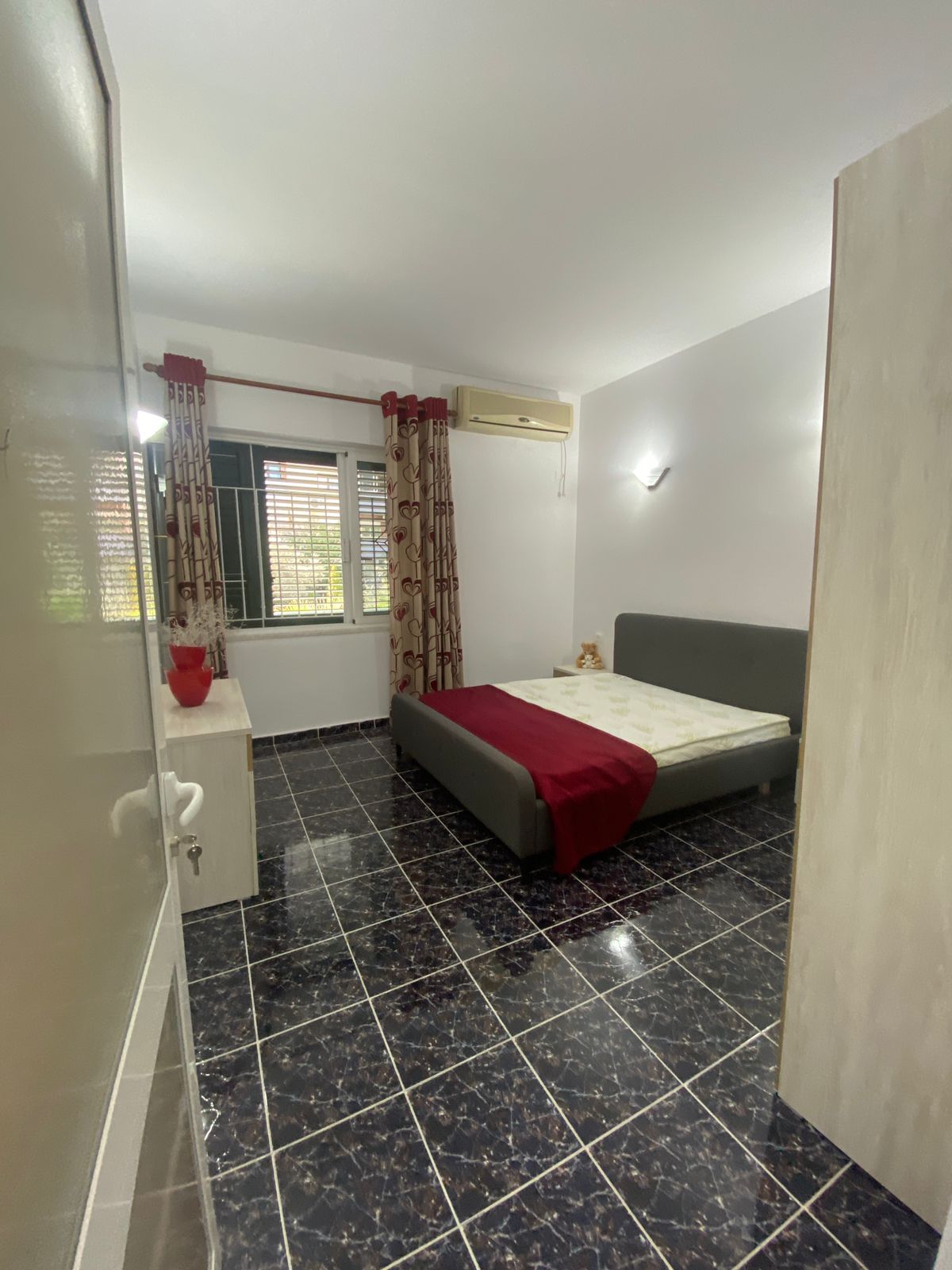 Ofrohet per qira apartament 2+1 Kat Vile