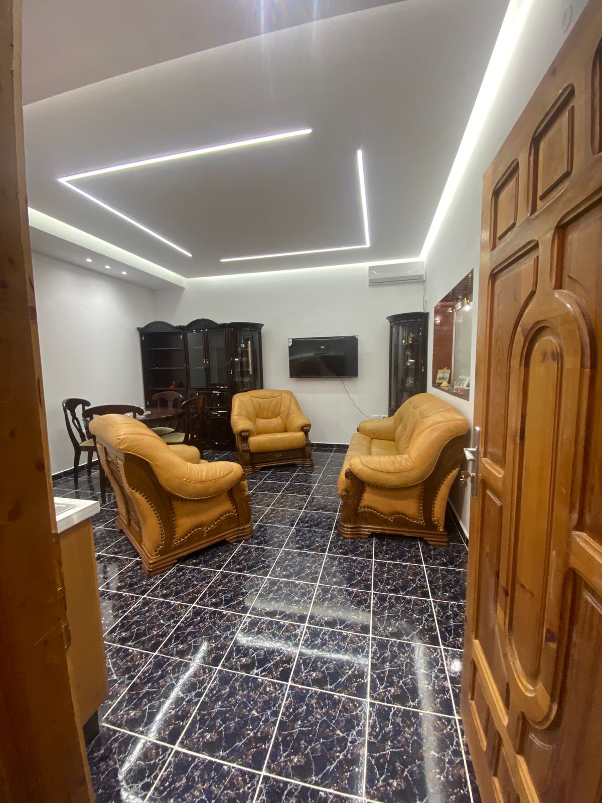 Ofrohet per qira apartament 2+1 Kat Vile