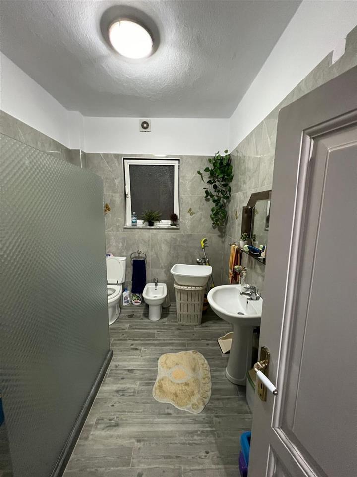 OKAZION VILE 4 KATE E KOMPLETUAR 140.000 EURO