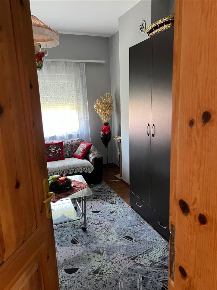 OKAZION VILE 4 KATE E KOMPLETUAR 140.000 EURO