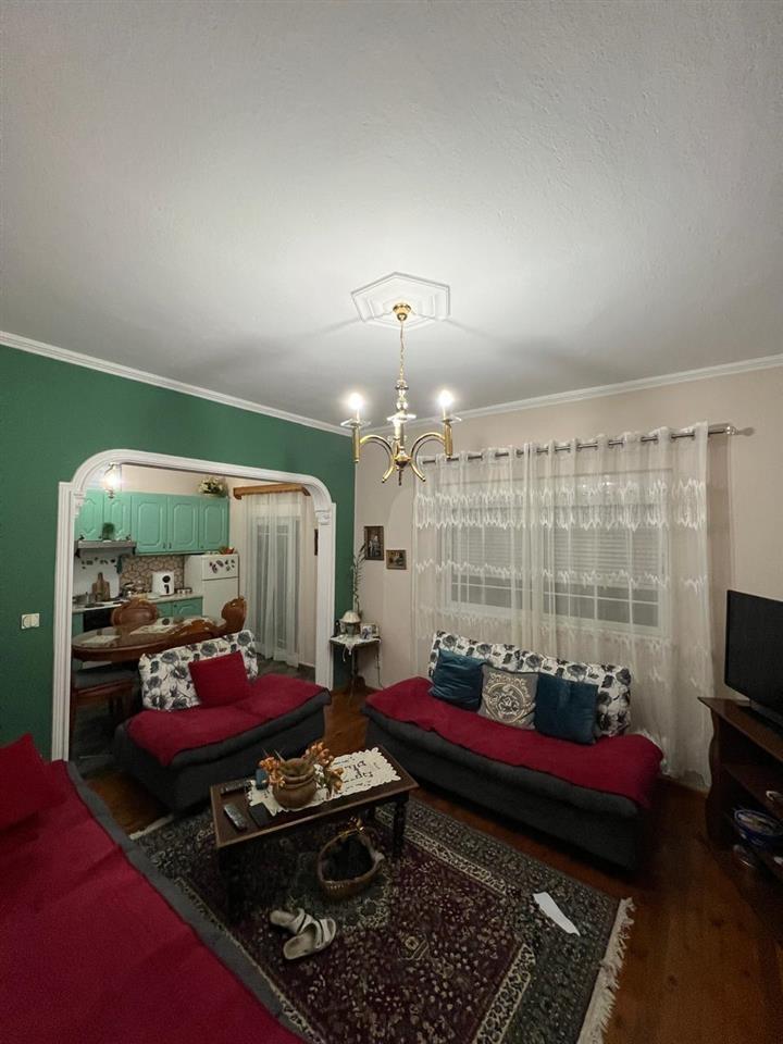 OKAZION VILE 4 KATE E KOMPLETUAR 140.000 EURO