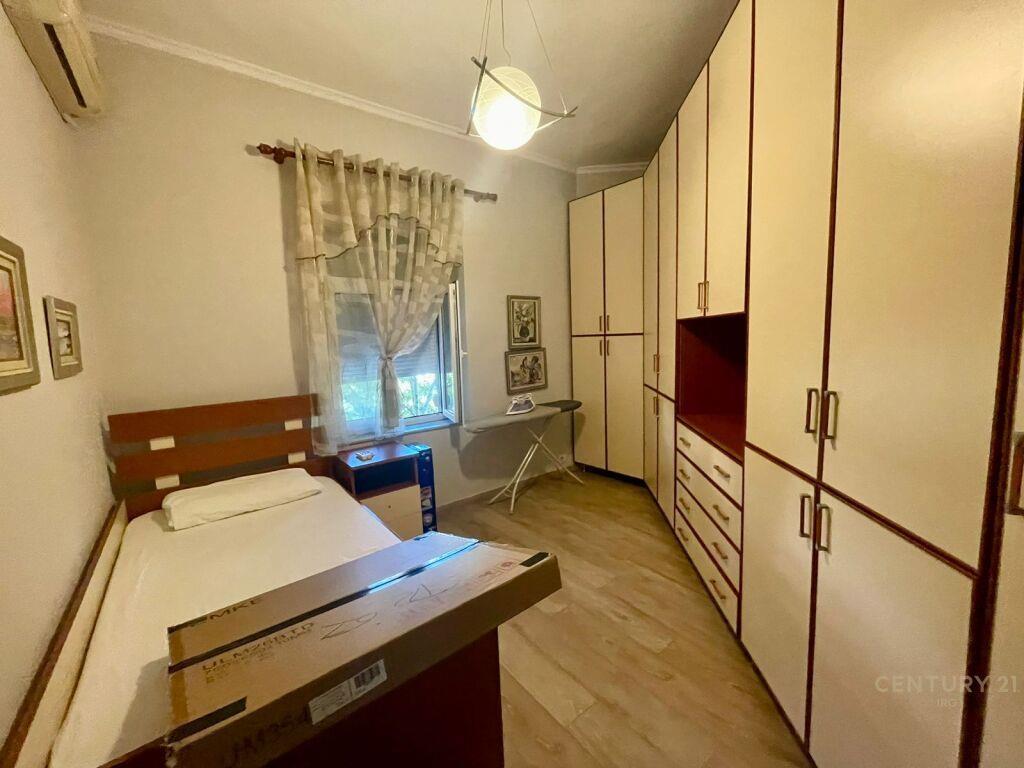 Jepet me qira apartament 2+1+1 ne zonen e Ish-Bllokut, Palla