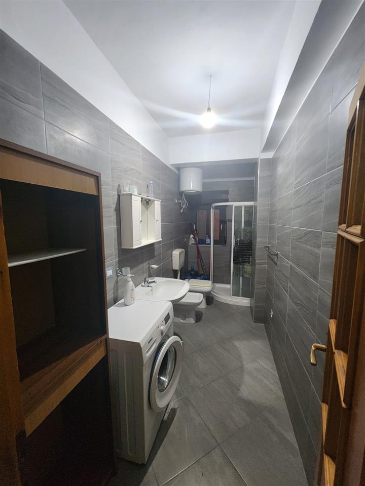 JEPET ME QIRA APARTAMENT 2+1 PRANE STADIUMIT DURRES!