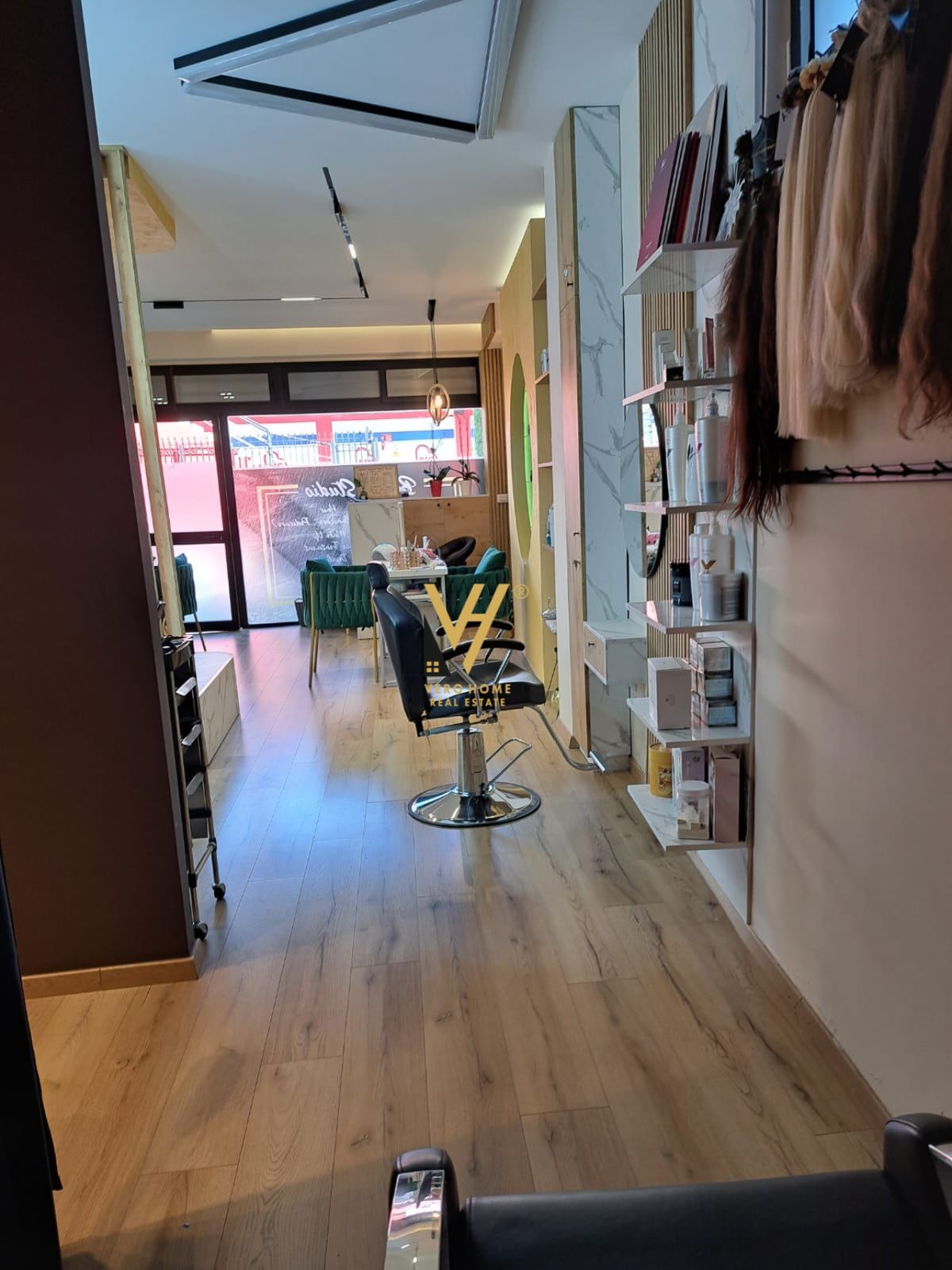 PARUKERI TE RRUGA XHANFIZE KEKO 900 EURO