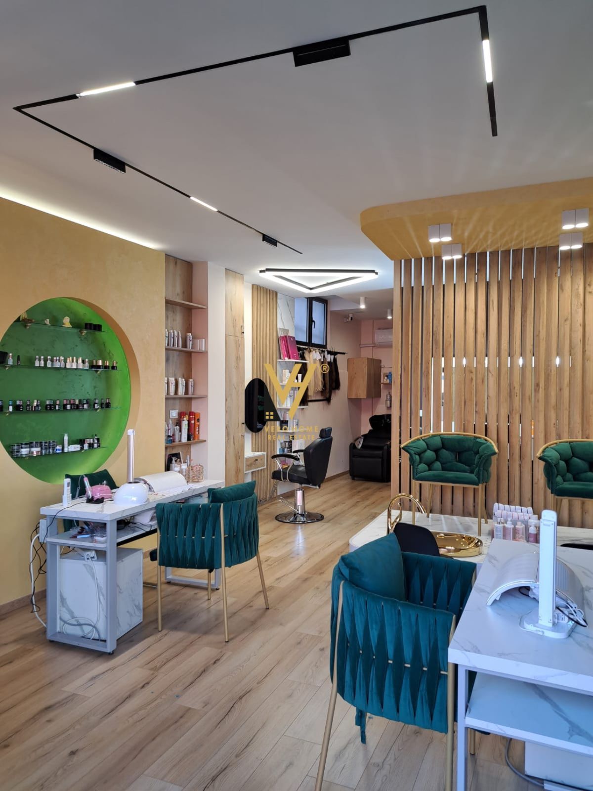 PARUKERI TE RRUGA XHANFIZE KEKO 900 EURO