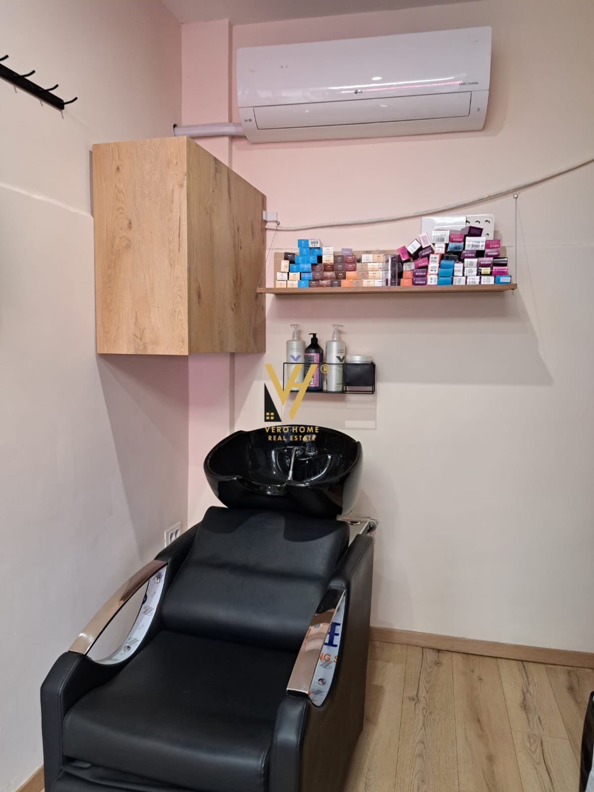 PARUKERI TE RRUGA XHANFIZE KEKO 900 EURO