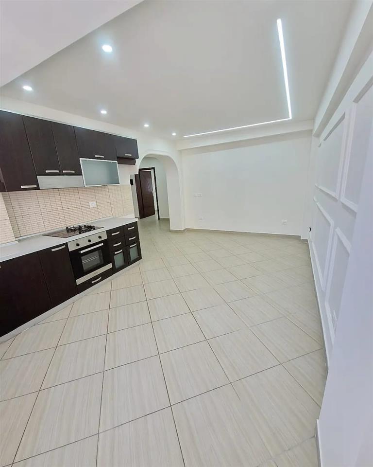Kavaje,apartament 2+1 me planimetri super,buze rruge.