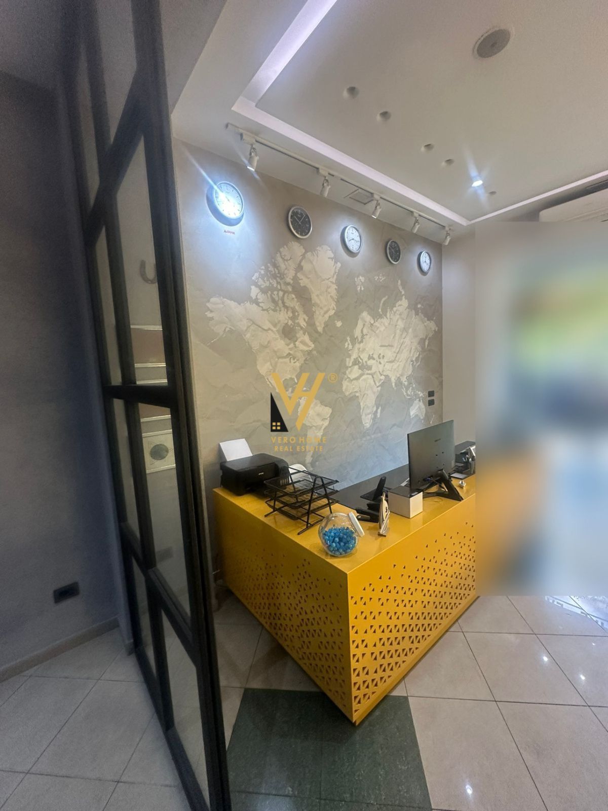 AMBIENT TE MINISTRIA E JASHTME 1.100 EURO