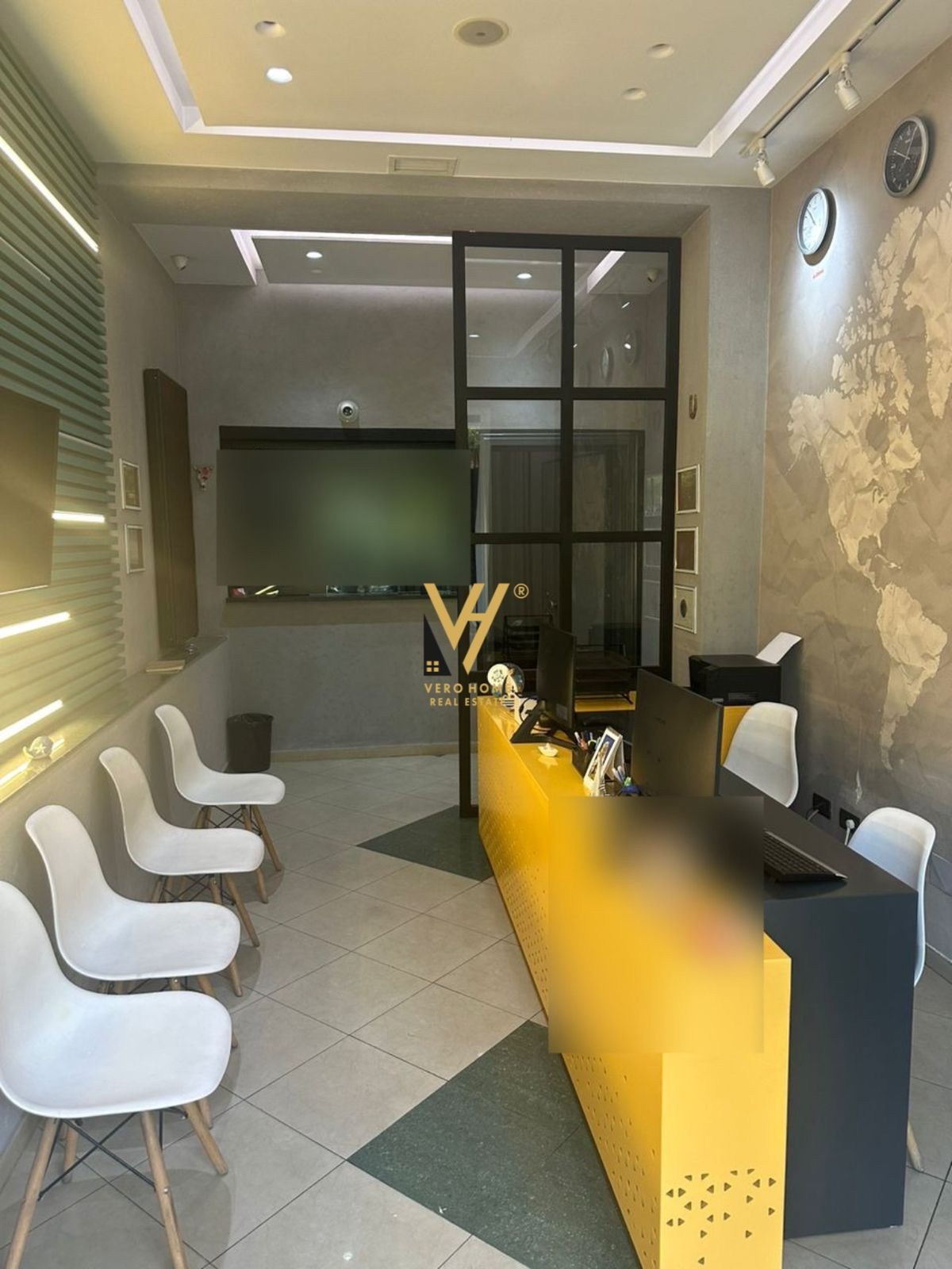 AMBIENT TE MINISTRIA E JASHTME 1.100 EURO