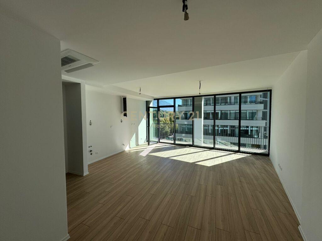 Qira | Zyrë 105 m² | Liqeni i Tiranës | €1400/muaj