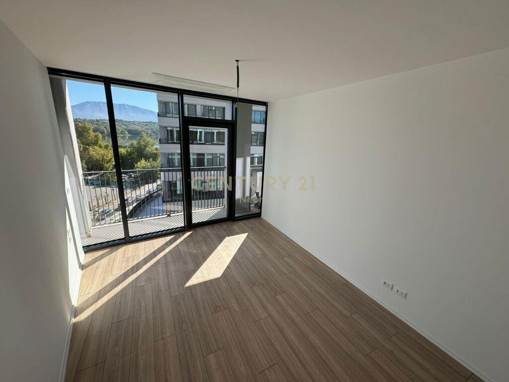 Qira | Zyrë 105 m² | Liqeni i Tiranës | €1400/muaj