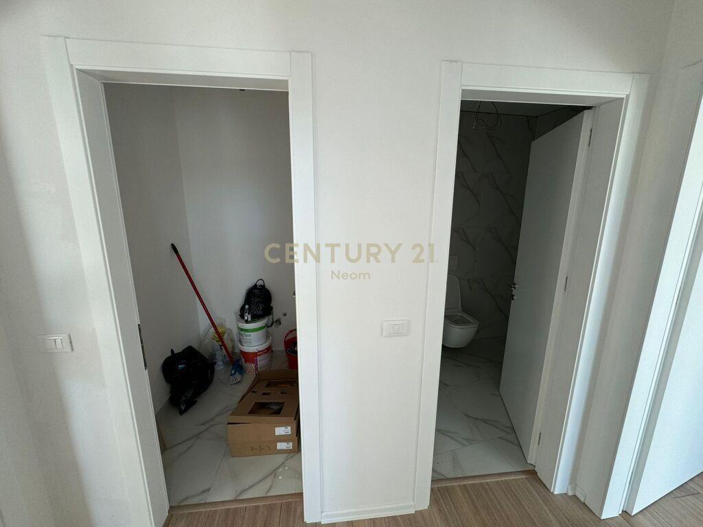 Qira | Zyrë 105 m² | Liqeni i Tiranës | €1400/muaj