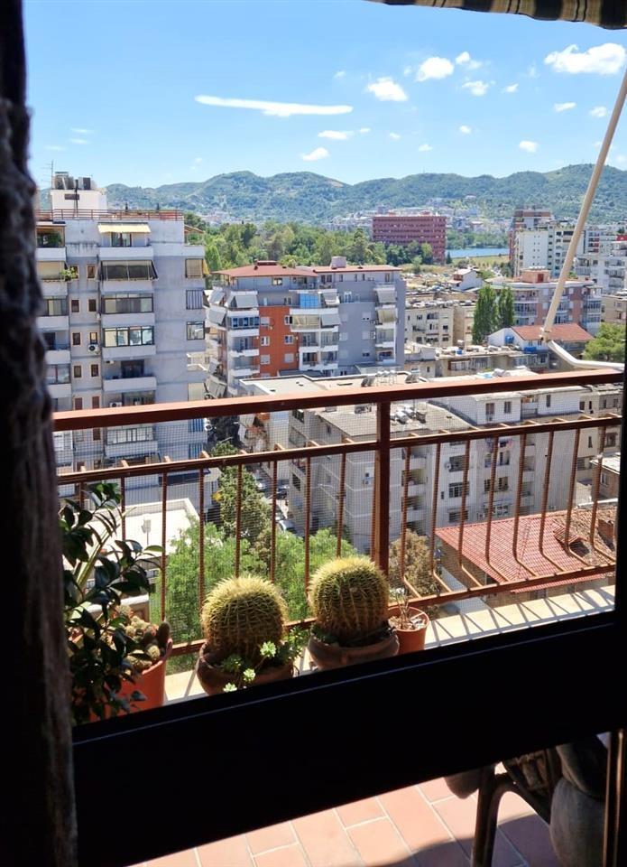 Ambient për zyra me qera ne bllok