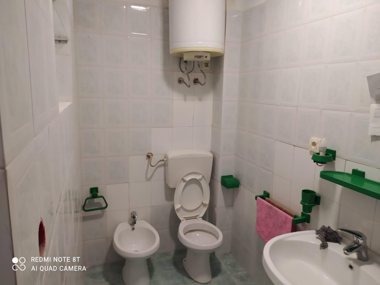 Shitet ap 1+1 prane drejtoris se policis