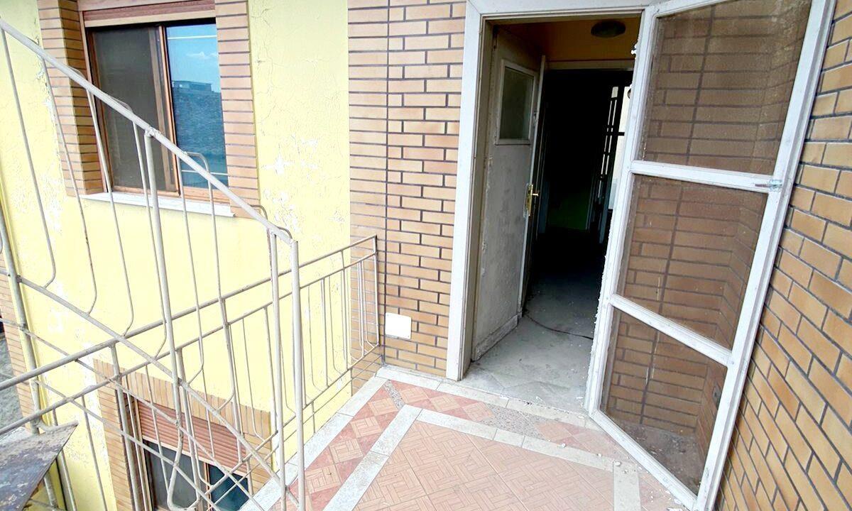 Kavaje,Shitet vile 2 kateshe, qender .