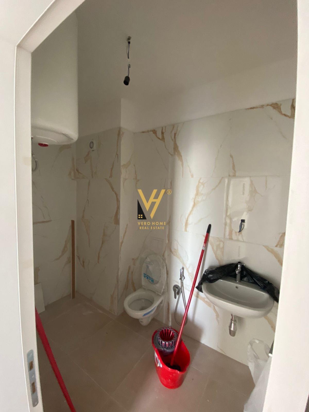 ZYRE 125 M2 ME QERA TE RRUGA E DIBRES 530 EURO