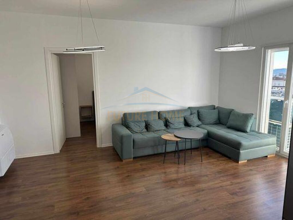 Shitet, Apartament 1+1, Rruga e Barrikadave, Tira