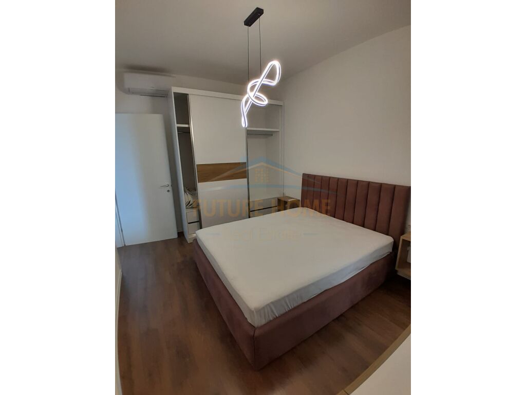 Shitet, Apartament 1+1, Rruga e Barrikadave, Tira