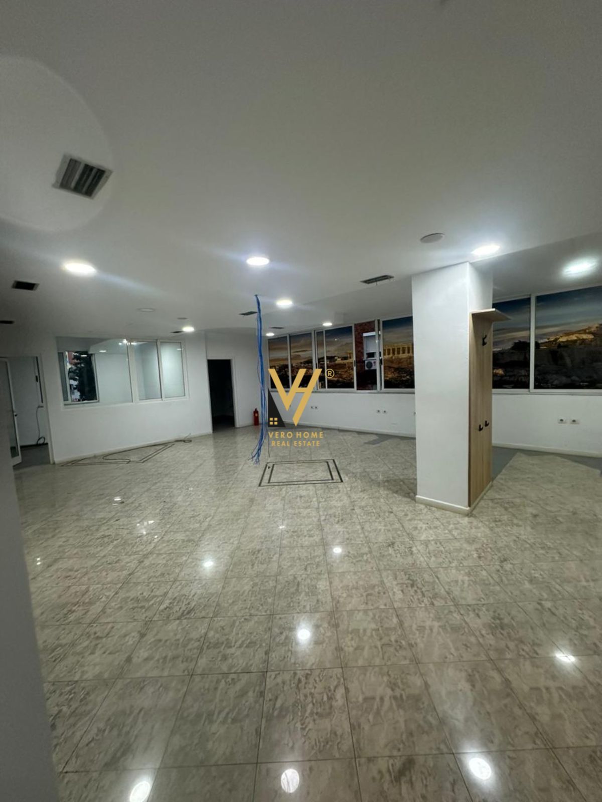 ZYRE 310 M2 ME QERA TEK SHALLVARET 3.100 EURO