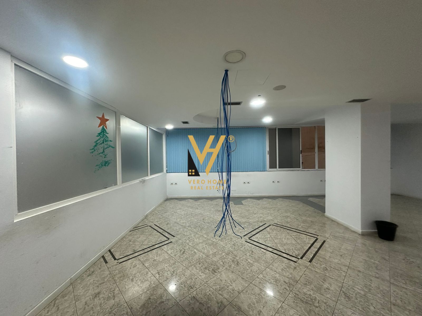 ZYRE 310 M2 ME QERA TEK SHALLVARET 3.100 EURO