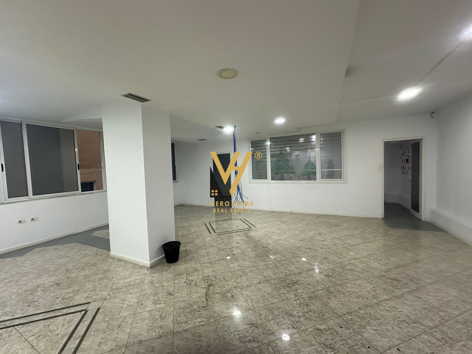 ZYRE 310 M2 ME QERA TEK SHALLVARET 3.100 EURO