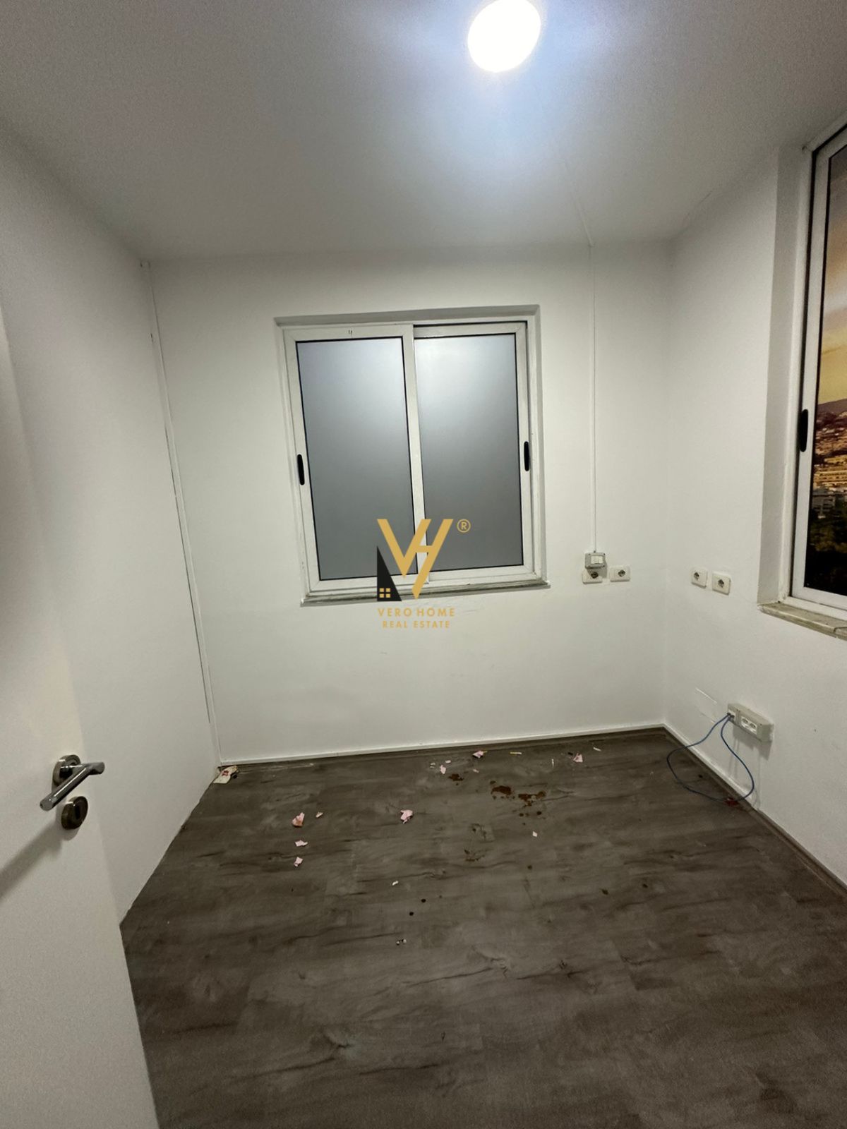 ZYRE 310 M2 ME QERA TEK SHALLVARET 3.100 EURO