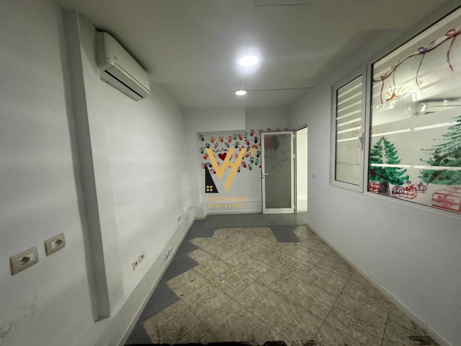 ZYRE 310 M2 ME QERA TEK SHALLVARET 3.100 EURO