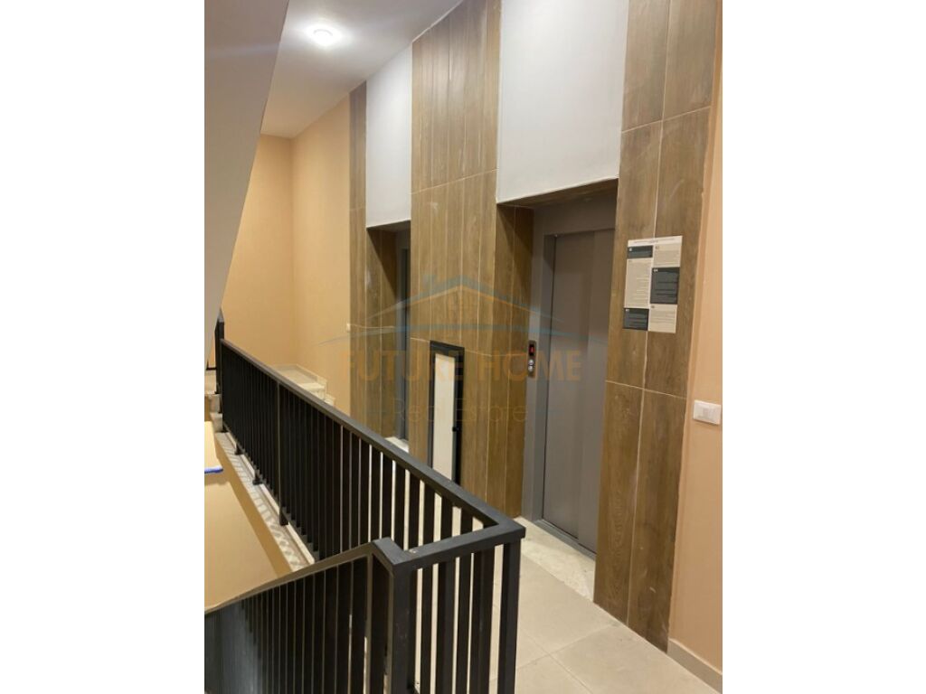 Qera, Apartament 2+1+Post Parkimi, Rruga Karl Gega