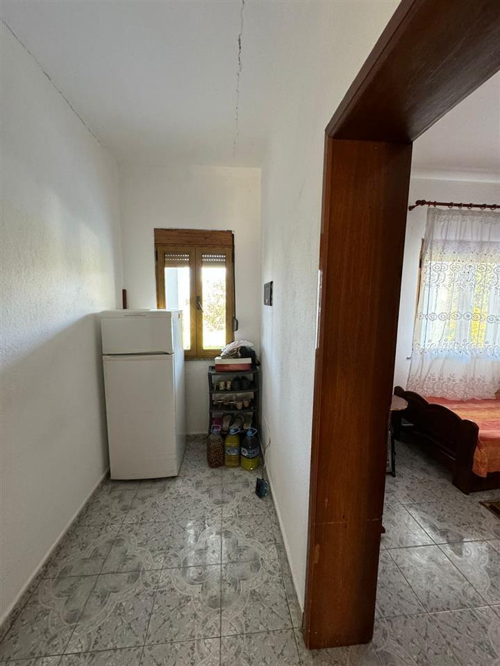 Kavaje,shtepi +10.000 m² toke ullishte afer Agonasit.