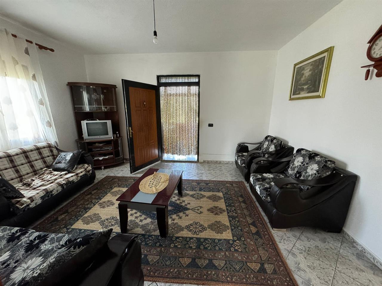 Kavaje,shtepi +10.000 m² toke ullishte afer Agonasit.