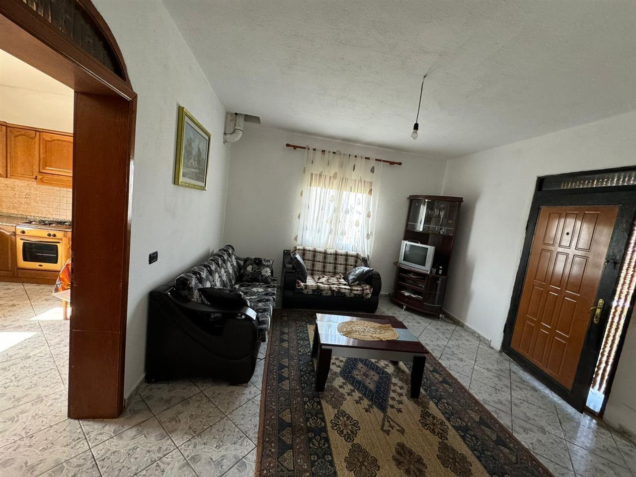 Kavaje,shtepi +10.000 m² toke ullishte afer Agonasit.