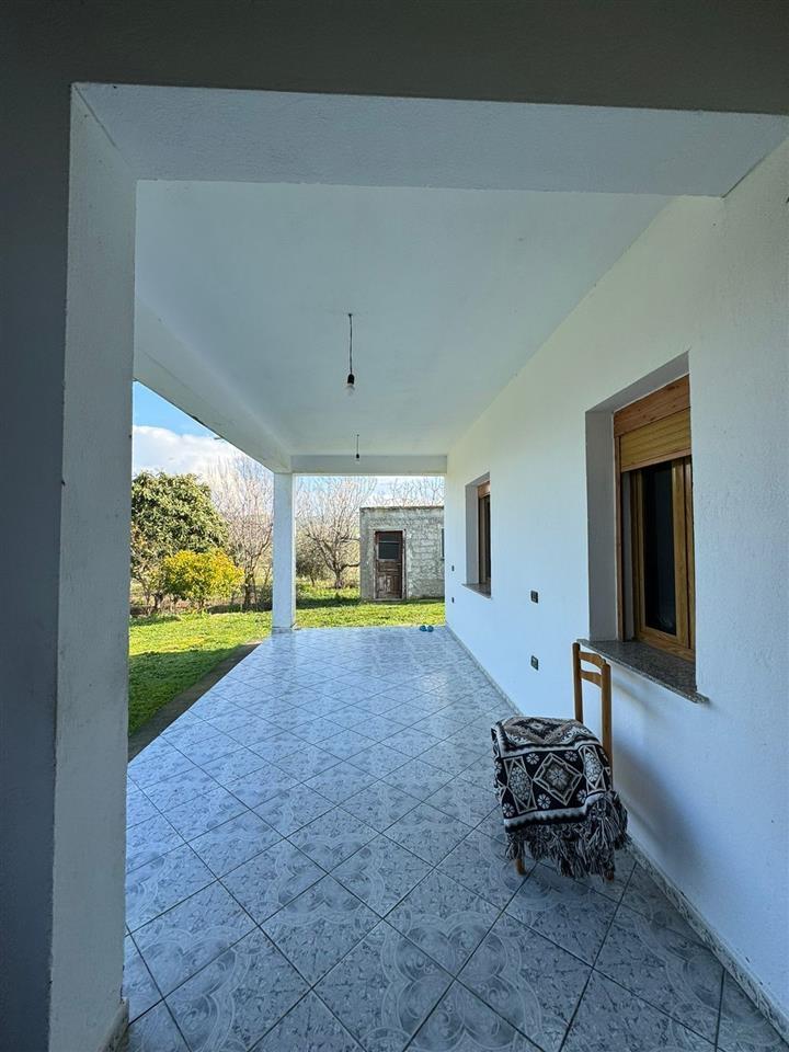 Kavaje,shtepi +10.000 m² toke ullishte afer Agonasit.