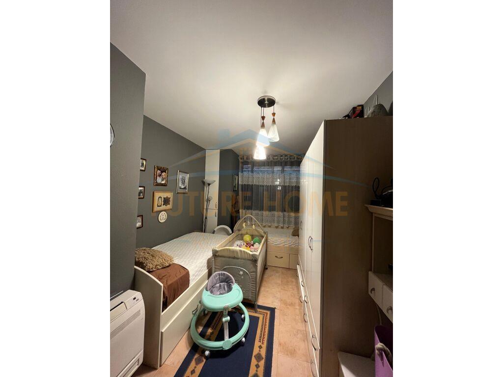 Shitet Apartament 2+1+2 Rruga e Durresit