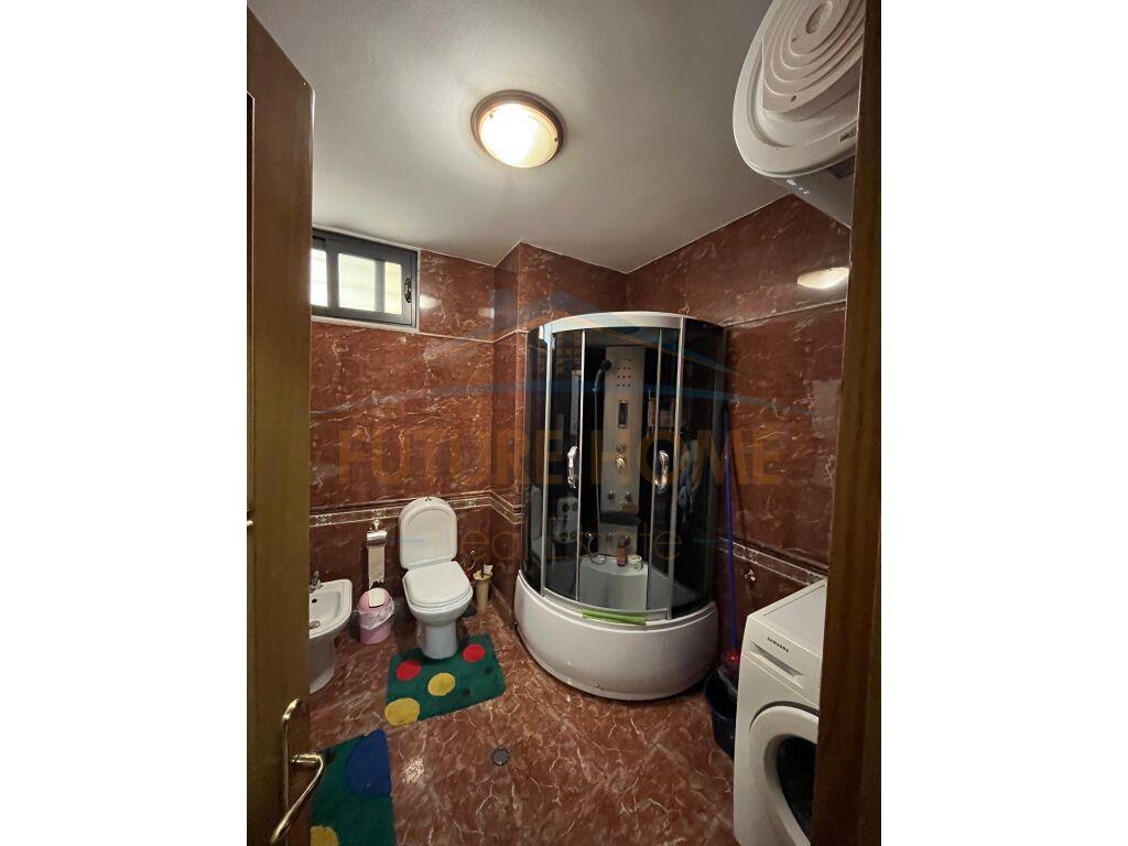 Shitet Apartament 2+1+2 Rruga e Durresit