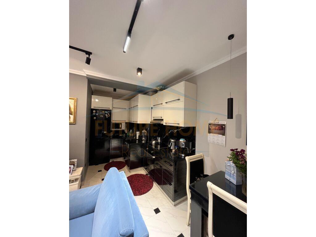 Shitet Apartament 2+1+2 Rruga e Durresit