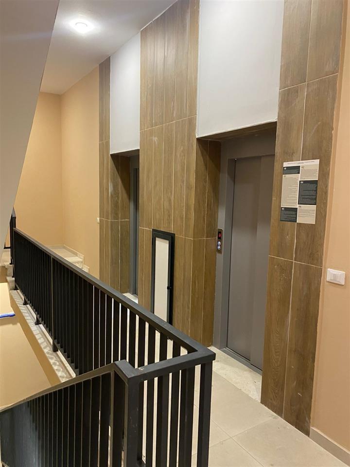 Zyre Me Qera Stacioni i Trenit