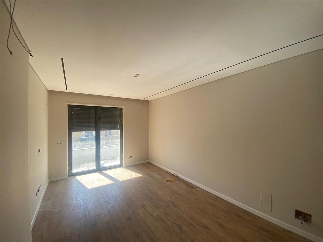 Zyre Me Qera Stacioni i Trenit