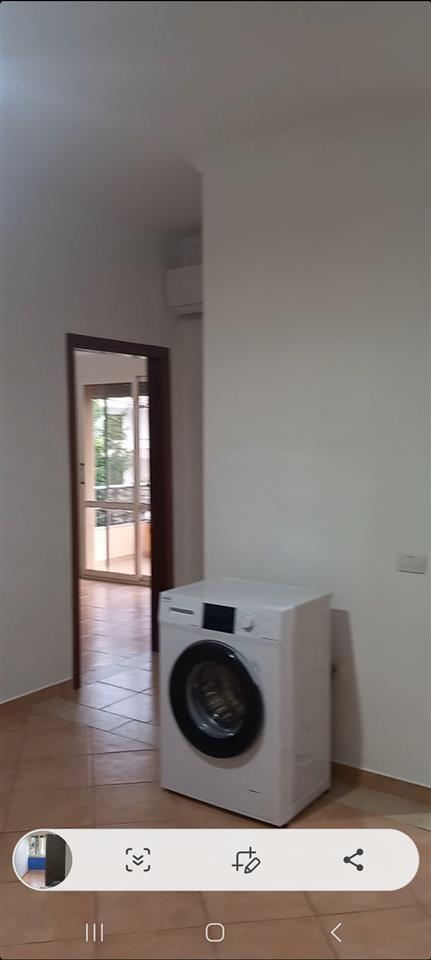 Okazion, shitet [2+1], pallat I Ri, prane poliklinikes Vl