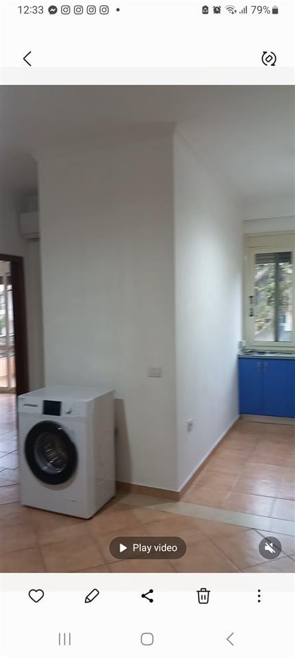 Okazion, shitet [2+1], pallat I Ri, prane poliklinikes Vl