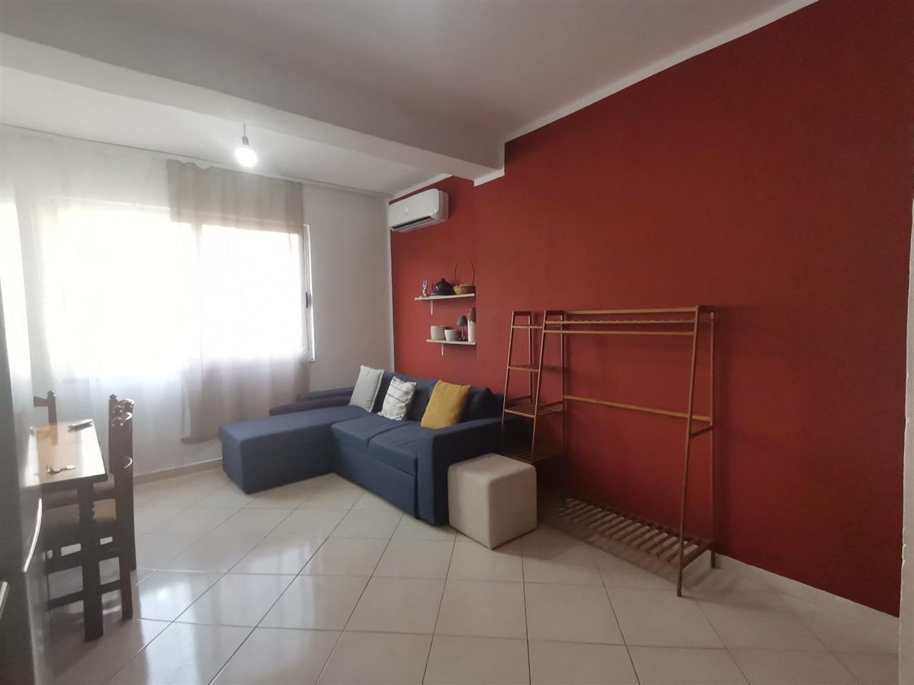 Jepet apartament me qera ne Selite mbi marketin Xhangolli